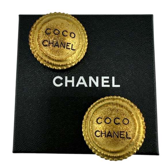 CHANEL Vintage Gold Earrings - Picture 1 of 11
